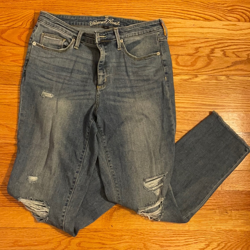 Universal thread distressed jeans